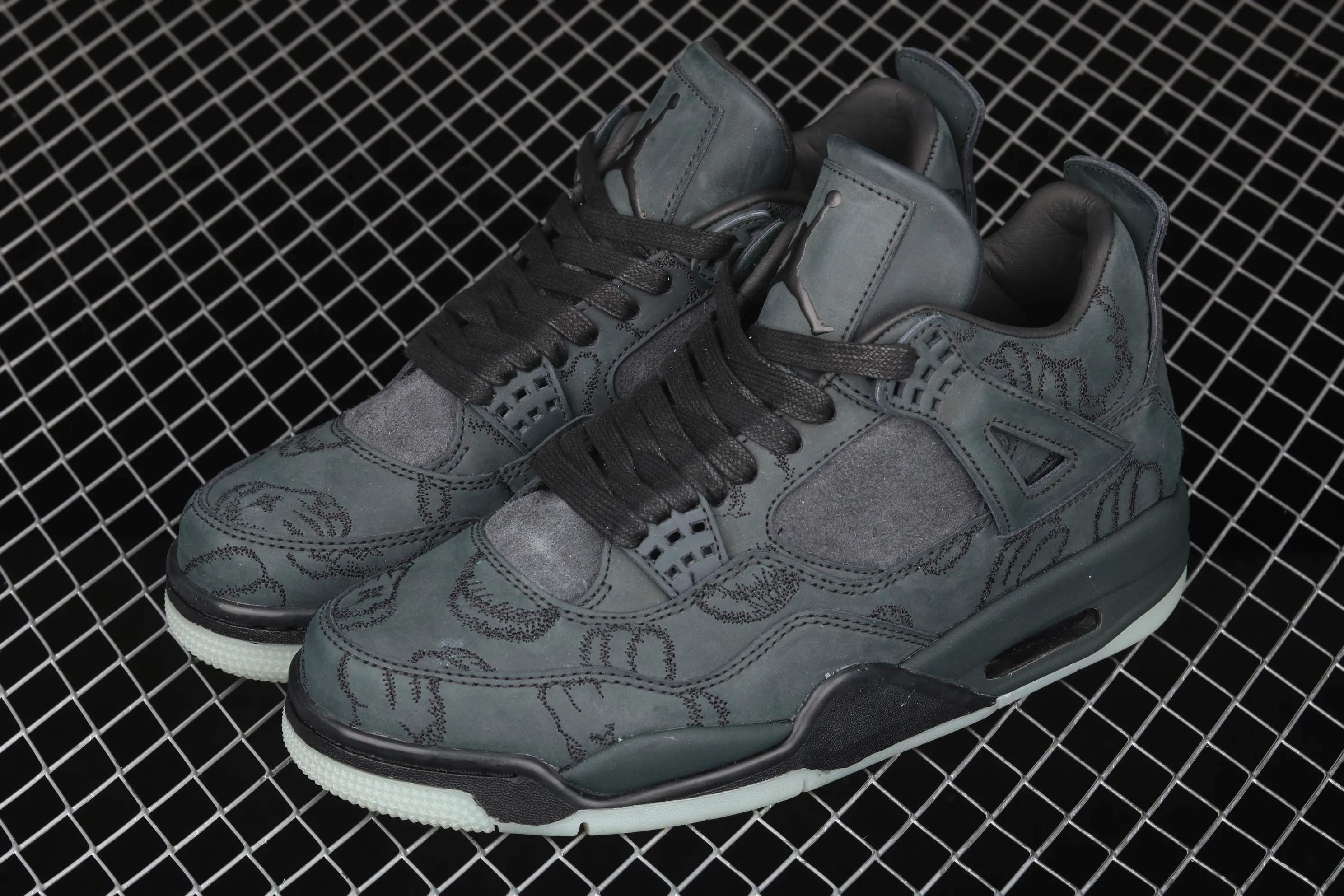 All categories Air Jordan Jordan series basketball shoes Air Jordan 4 Pure original Kaws x Air Jordan 4 Black AJ4 black suede luminous limited edition 930155-001